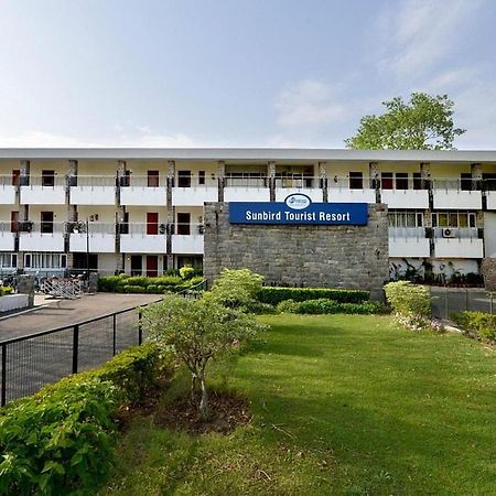 Sunbird Tourist Resort Фаридабад Екстериор снимка