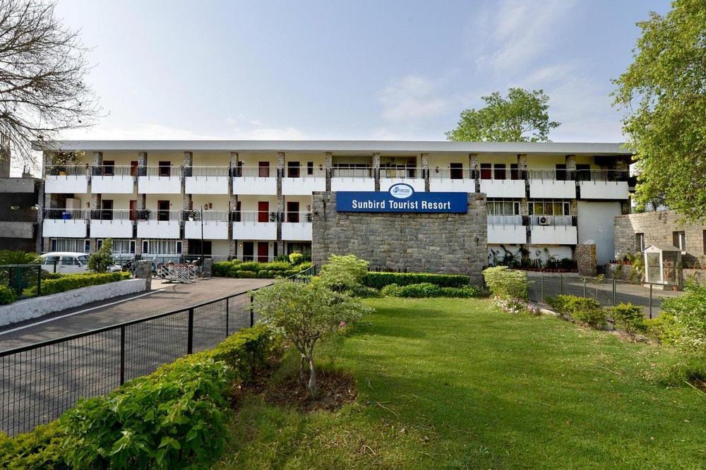 Sunbird Tourist Resort Фаридабад Екстериор снимка